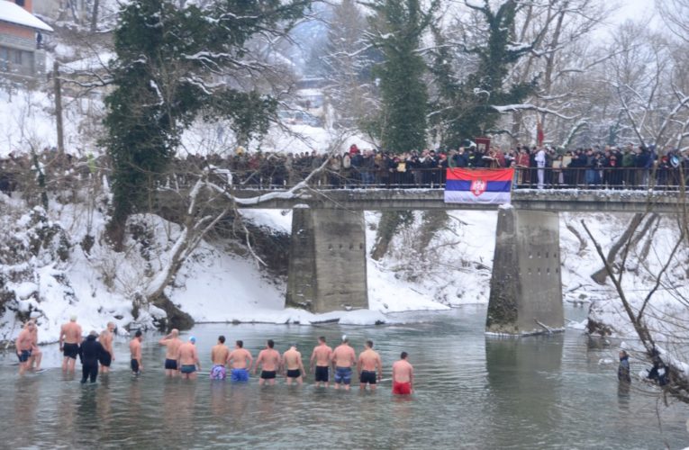 Ово су имена хероја који данас пливају за Часни крст