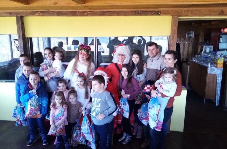 Мјесна заједница Котор Варош подијелила новогодишње пакетиће