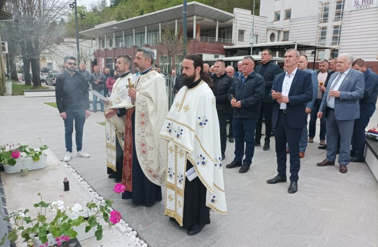 Положени вијенци на спомен-обиљежја