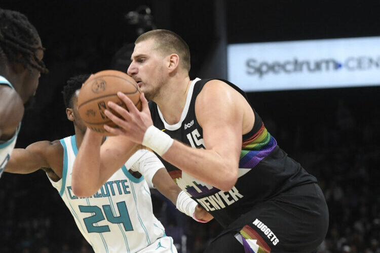 Јокић на скок од трипл-дабла, Денвер славио у Шарлоту