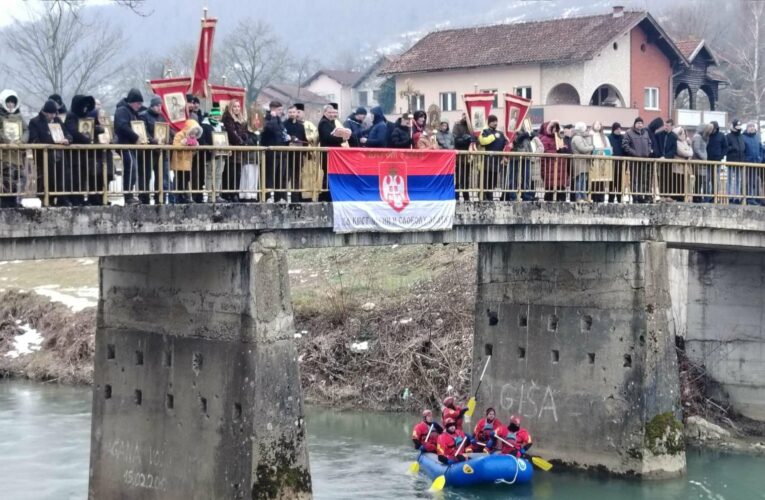 Зашто се баш на Богојављење плива за Часни крст?