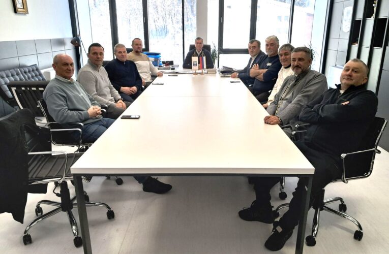 На Богојављење пливање за Часни крст