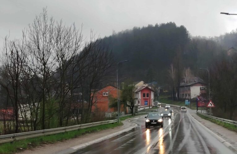 АМС РС: Опрез – коловози мокри и клизави