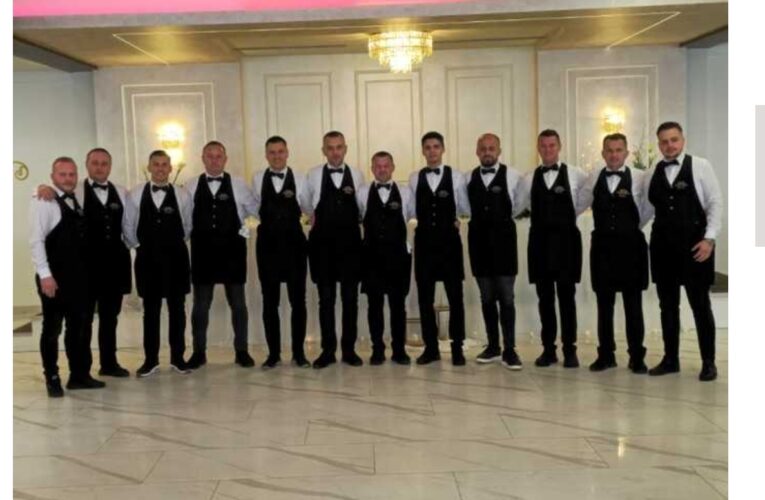 Которварошки конобари свечаног салона „Софија“ одушевили регион: Одвајали бакшиш матурантима